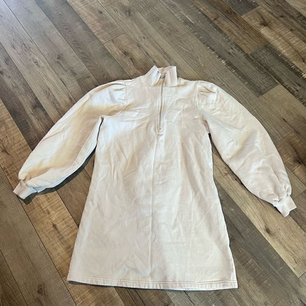 Gestuz off White Long Sleeve
Sweater Dress size m